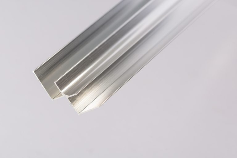 Cascade bathroom panel corners